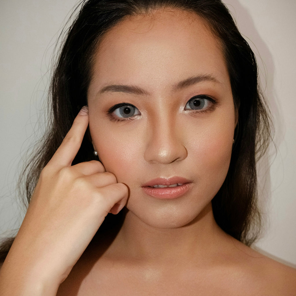 shallow focus photo of woman