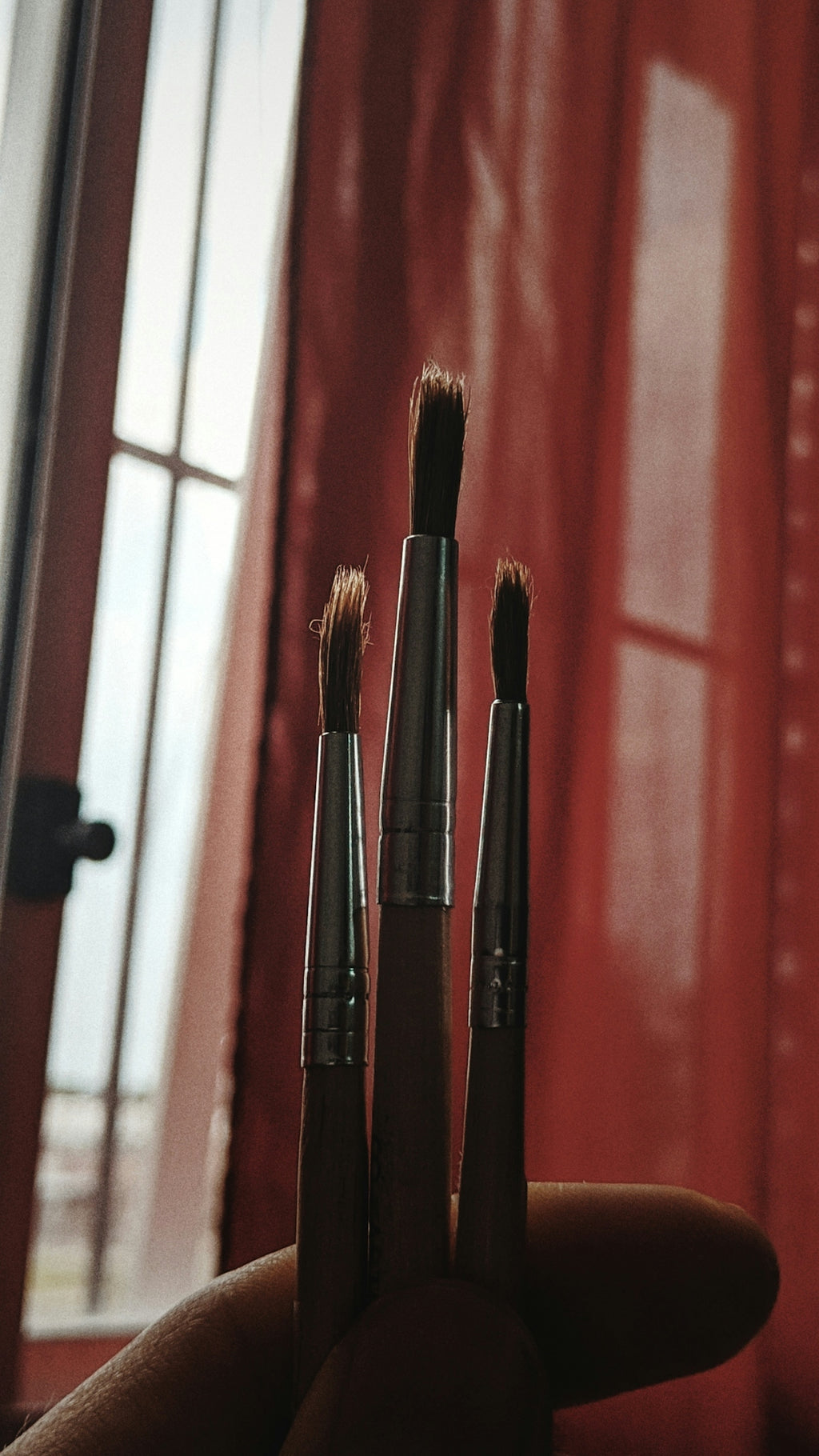 black and brown makeup brush