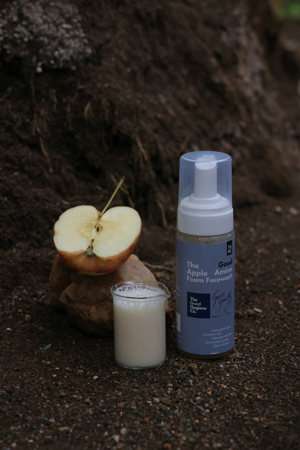 Apple foam cleanser with half an apple and liquid.
